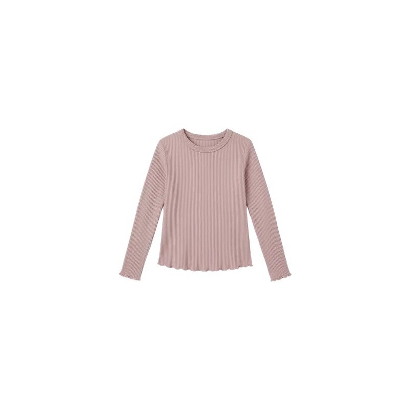 Apuesta por un básico atemporal, suave y súper combinable con esta camiseta de canalé en tono rosa empolvado de la marca Losan